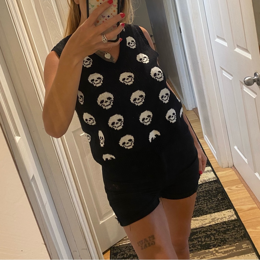 💀 Charm School WhimsyGoth Skull print top EUC fits size XS & S ☠️